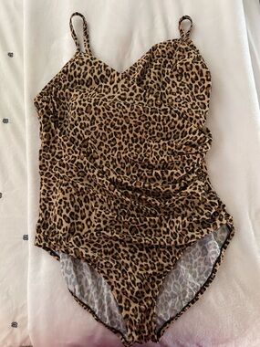 Plus Size Leopard Print One-Piece Swimsuit